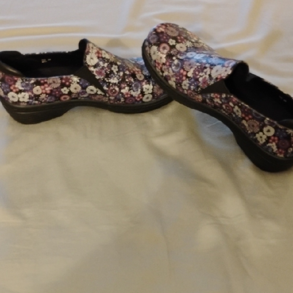 Floral Slip-On Comfort Clogs - Purple Multi Size 8M
